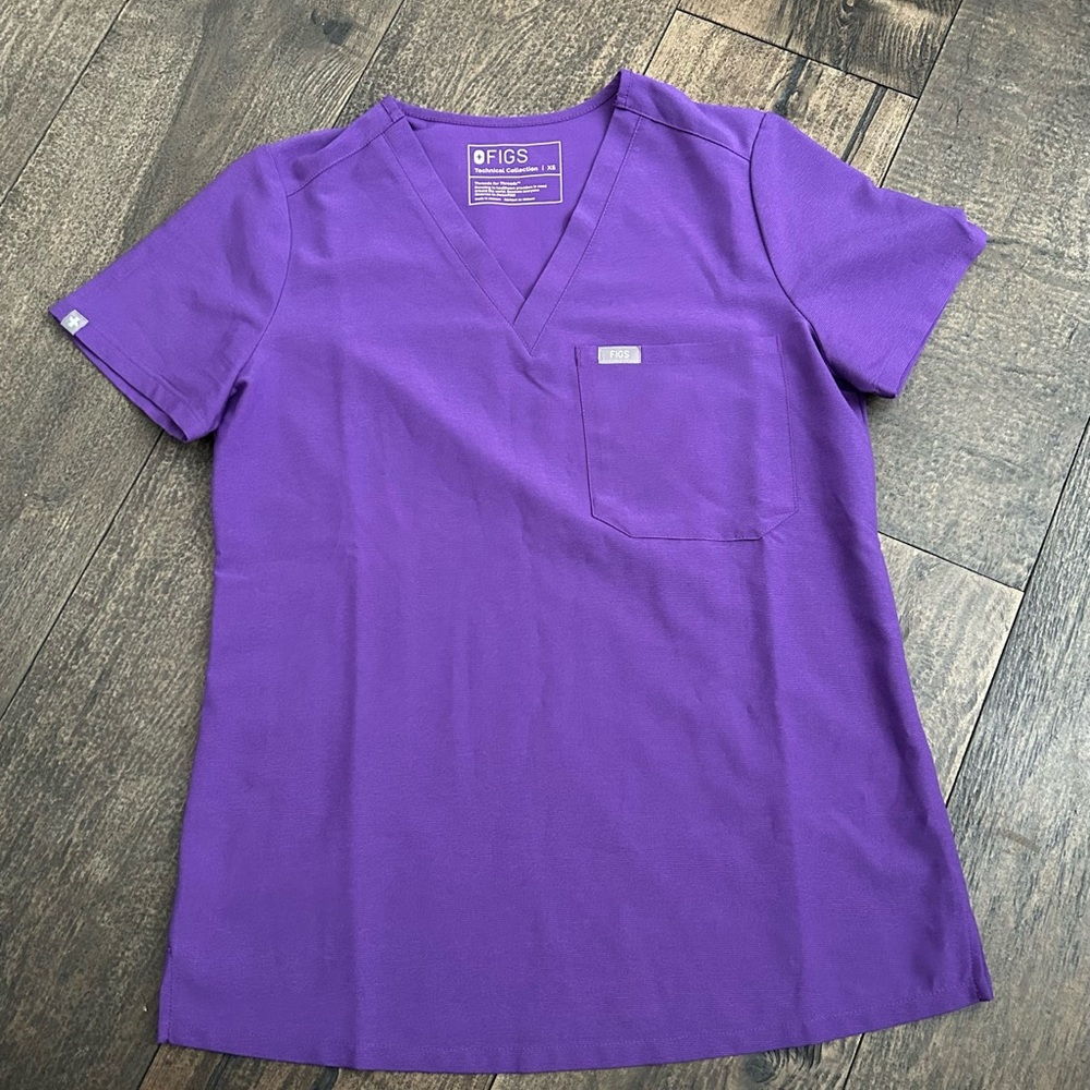 Women’s Figs medical scrub top Purple V-Neck XS